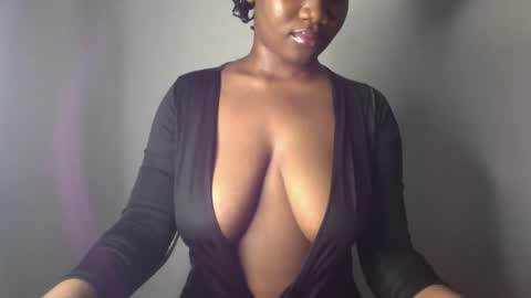 Snapshot of ebony_pussy98 chatting on 02.10.25 delilah online show from 02.10.25