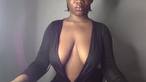 Snapshot of ebony_pussy98 chatting on 02.12.25 delilah online show from 02.12.25