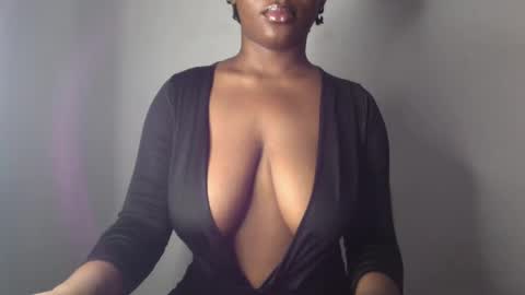 Snapshot of ebony_pussy98 chatting on 02.23.25 delilah online show from 02.23.25