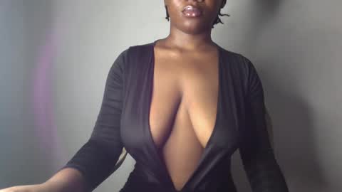 Snapshot of ebony_pussy98 chatting on 03.05.25 delilah online show from 03.05.25