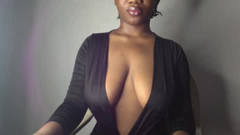 Snapshot of ebony_pussy98 chatting on 03.07.25 delilah online show from 03.07.25