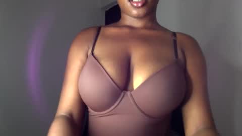 Snapshot of ebony_pussy98 chatting on 03.13.26 delilah online show from 03.13.26