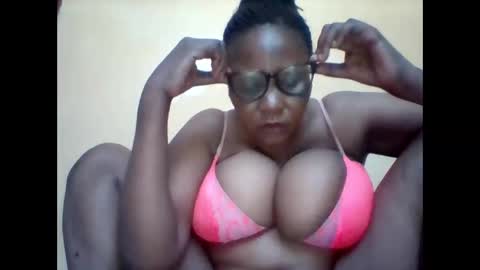 Snapshot of ebonybussy chatting on 09.19.25 MAMITO online show from 09.19.25