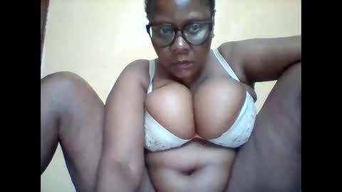 Snapshot of ebonybussy chatting on 10.03.25 MAMITO online show from 10.03.25