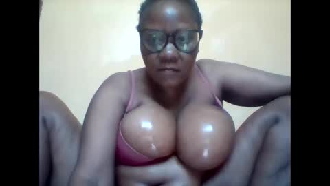 Snapshot of ebonybussy chatting on 10.05.25 MAMITO online show from 10.05.25