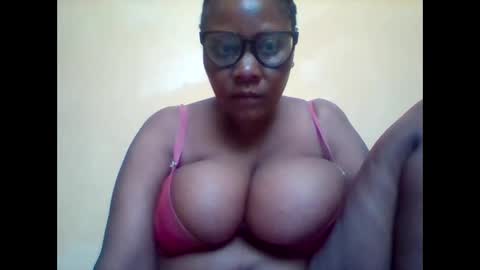Snapshot of ebonybussy chatting on 10.06.25 MAMITO online show from 10.06.25