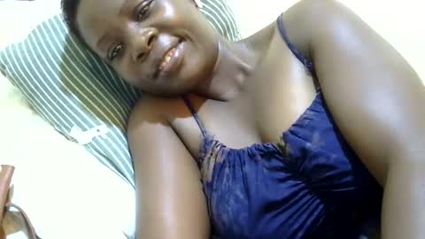 Snapshot of ebonychery chatting on 05.17.26 ebonychery online show from 05.17.26