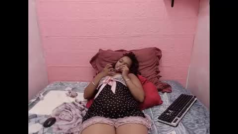 Snapshot of ebonykelz chatting on 12.15.25 ebonykel online show from 12.15.25