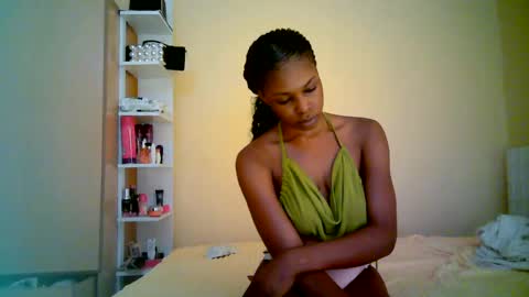Snapshot of ebonytanqueen chatting on 06.17.26 ebonytanqueen online show from 06.17.26