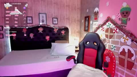 Snapshot of edelaine_rogers chatting on 12.30.24 ede online show from 12.30.24