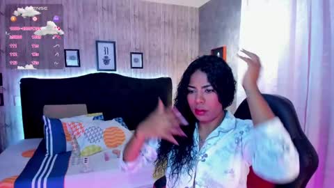 Snapshot of edelaine_rogers chatting on 01.13.25 ede online show from 01.13.25