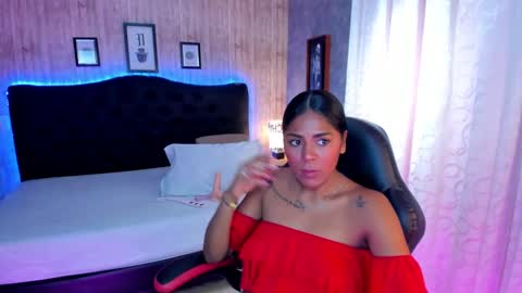 Snapshot of edelaine_rogers chatting on 01.14.25 ede online show from 01.14.25