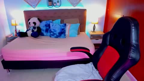 Snapshot of edelaine_rogers chatting on 10.07.25 ede online show from 10.07.25