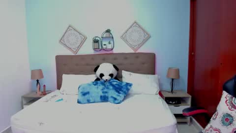 Snapshot of edelaine_rogers chatting on 11.15.25 ede online show from 11.15.25