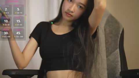 Snapshot of edi_na chatting on 10.06.25 Edi na online show from 10.06.25
