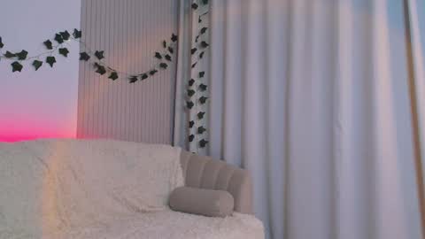 Lisa  online show from 02.25.25