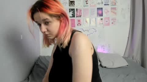 Snapshot of edna_dana chatting on 01.05.25 Edna online show from 01.05.25