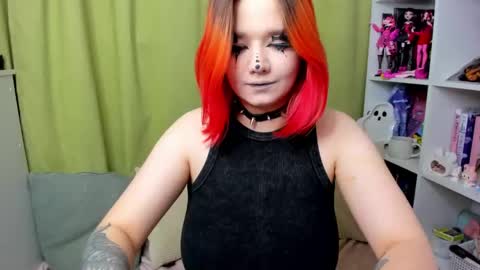 Snapshot of edna_dana chatting on 10.31.25 Edna online show from 10.31.25