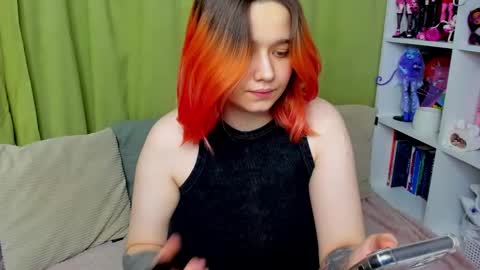 Snapshot of edna_dana chatting on 11.21.25 Edna online show from 11.21.25