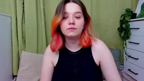 Snapshot of edna_dana chatting on 12.17.25 Edna online show from 12.17.25