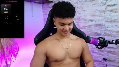 Snapshot of edward__clarck chatting on 02.25.25 EDWARD CLARCK online show from 02.25.25