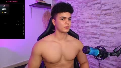 Snapshot of edward__clarck chatting on 10.11.25 EDWARD CLARCK online show from 10.11.25