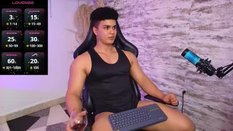 Snapshot of edward__clarck chatting on 10.29.25 EDWARD CLARCK online show from 10.29.25