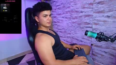 Snapshot of edward__clarck chatting on 04.13.26 EDWARD CLARCK online show from 04.13.26