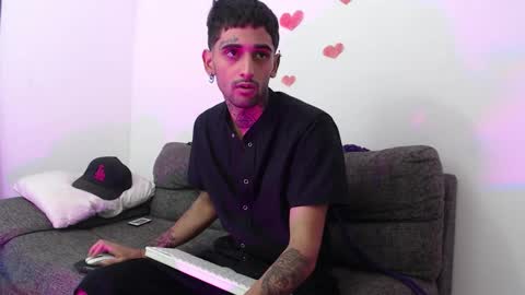 Snapshot of edward_johnsonn chatting on 09.21.25 edward_johnsonn online show from 09.21.25