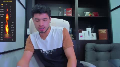 Snapshot of edwardross_ chatting on 01.16.25 Edward Ross online show from 01.16.25