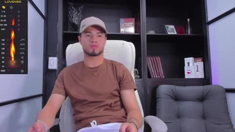 Snapshot of edwardross_ chatting on 02.06.25 Edward Ross online show from 02.06.25