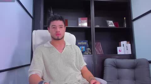 Snapshot of edwardross_ chatting on 02.10.25 Edward Ross online show from 02.10.25