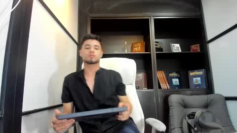 Snapshot of edwardross_ chatting on 03.07.25 Edward Ross online show from 03.07.25