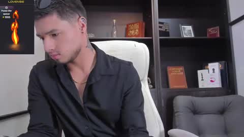 Snapshot of edwardross_ chatting on 03.12.25 Edward Ross online show from 03.12.25