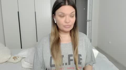 Snapshot of eelena4kiss chatting on 02.11.25 eelena4kiss online show from 02.11.25