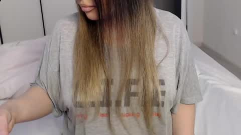 Snapshot of eelena4kiss chatting on 02.21.25 eelena4kiss online show from 02.21.25