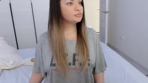 Snapshot of eelena4kiss chatting on 02.23.25 eelena4kiss online show from 02.23.25