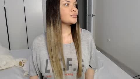 Snapshot of eelena4kiss chatting on 02.23.25 eelena4kiss online show from 02.23.25