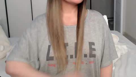 Snapshot of eelena4kiss chatting on 02.25.25 eelena4kiss online show from 02.25.25