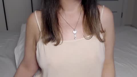 Snapshot of eelena4kiss chatting on 10.07.25 eelena4kiss online show from 10.07.25