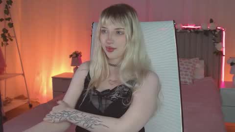 Snapshot of eevamarie chatting on 03.28.26 EVA NON NUDE online show from 03.28.26