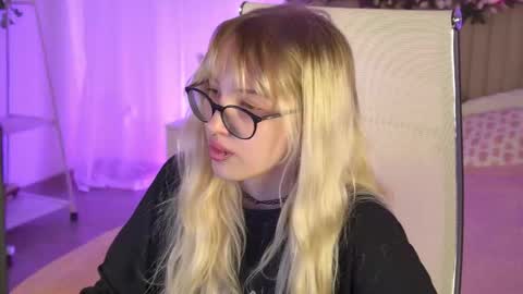Snapshot of eevamarie chatting on 05.07.26 EVA NON NUDE online show from 05.07.26
