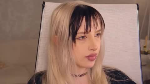 Snapshot of eevamarie chatting on 06.01.26 EVA NON NUDE online show from 06.01.26