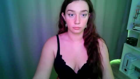 Snapshot of effie_balconii chatting on 09.19.25 effie_balconii online show from 09.19.25