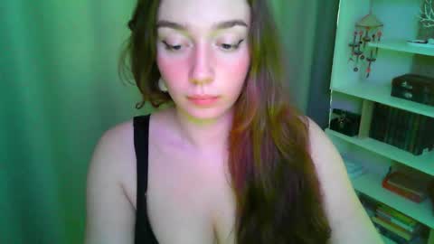 Snapshot of effie_balconii chatting on 09.29.25 effie_balconii online show from 09.29.25