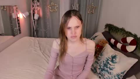 Effie Mur online show from 12.13.25