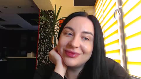 Effy online show from 10.17.25