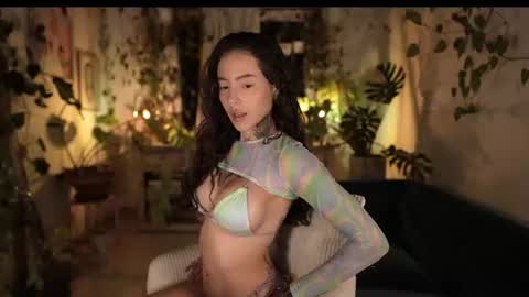 Snapshot of effylowell_ chatting on 06.23.26 Effy online show from 06.23.26