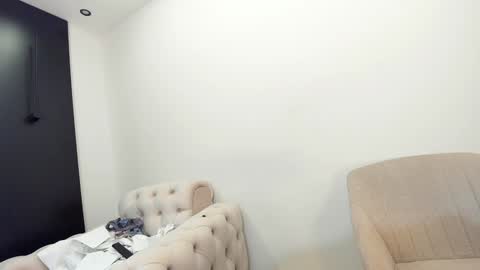 Snapshot of ehotlovea chatting on 01.21.25 Erik and Alice online show from 01.21.25