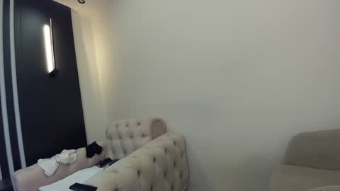 Snapshot of ehotlovea chatting on 01.26.25 Erik and Alice online show from 01.26.25